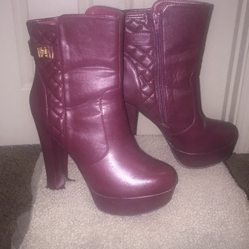 Gorgeous burgundy platform booties f/ BAMBOO!